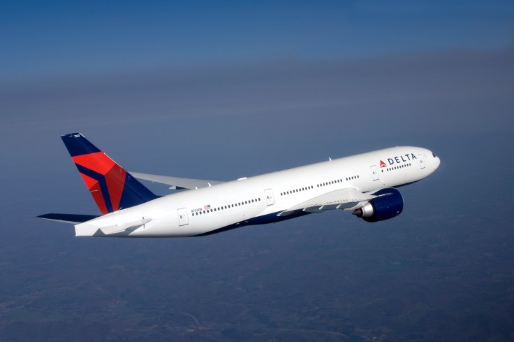delta-777-in-flight-1.jpg